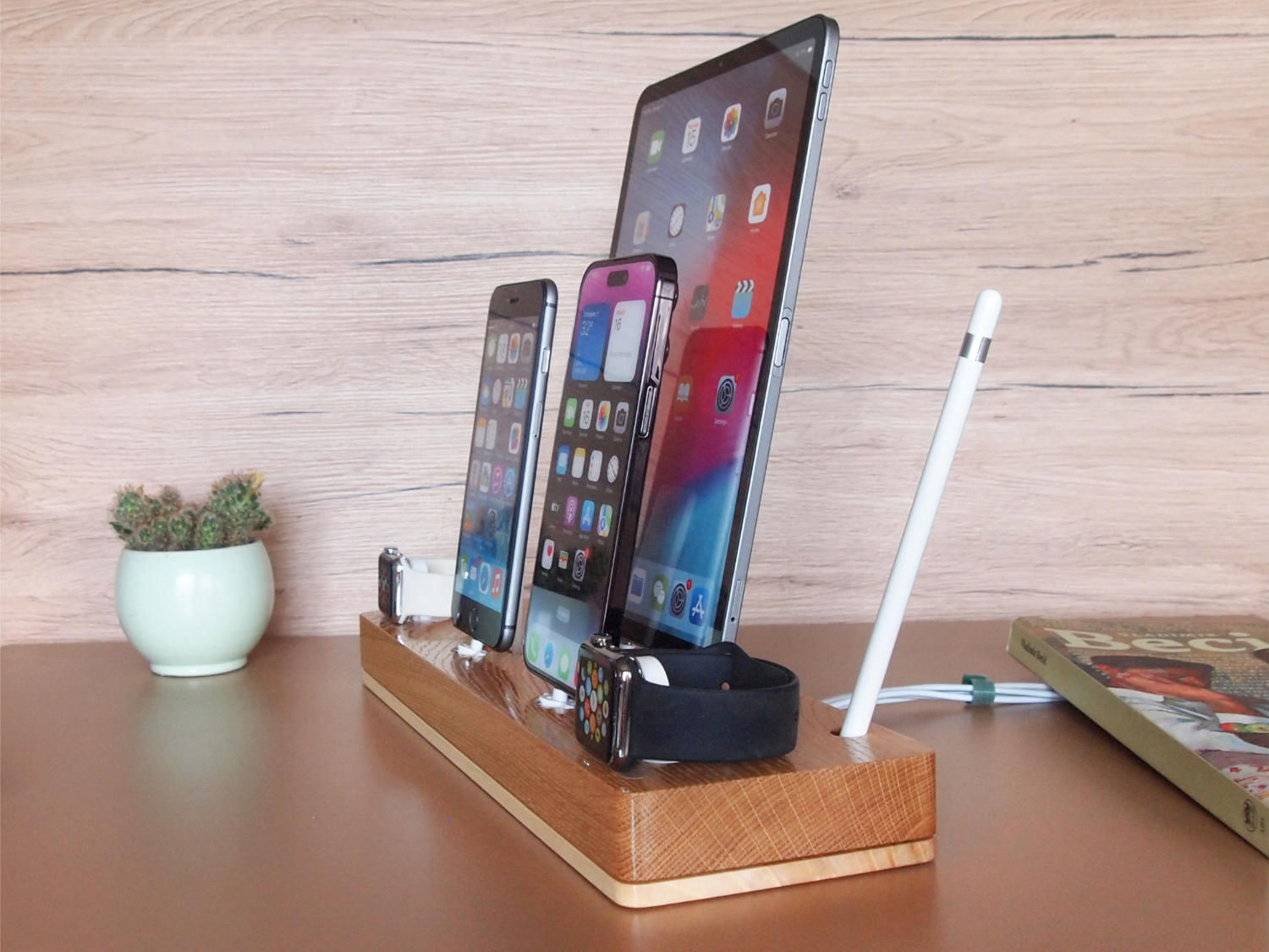 Premium wooden dock M01-7 Premium wooden docking station for Apple devices
